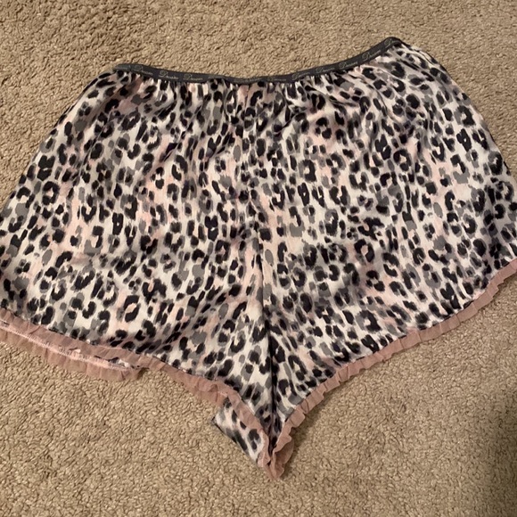 Small Victorias Secret sleep shorts - Picture 5 of 5